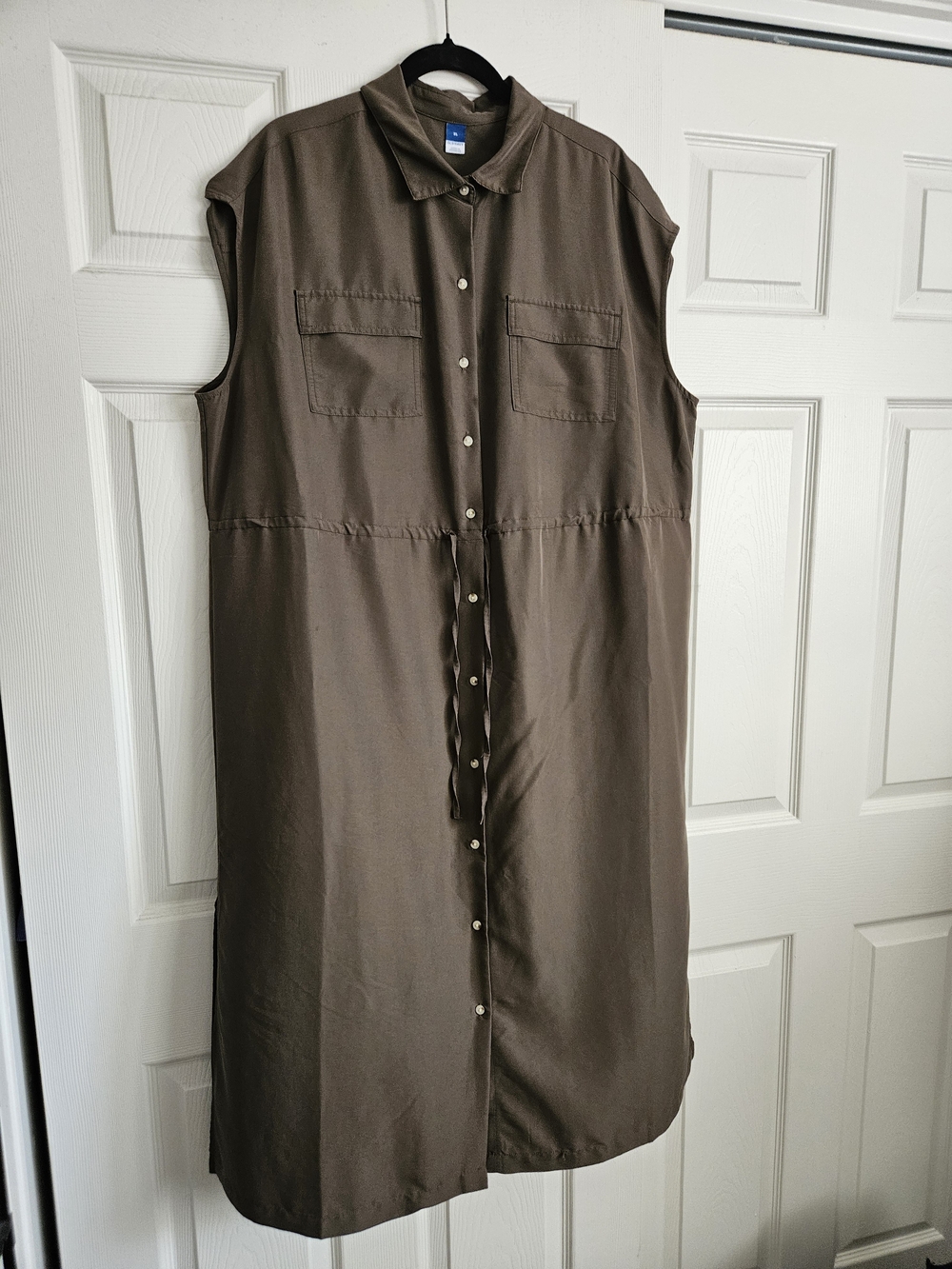 Old Navy Sleeveless Button-Front Midi Dress in Olive